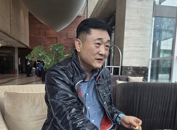 본지와 인터뷰하는 조성문 회장.