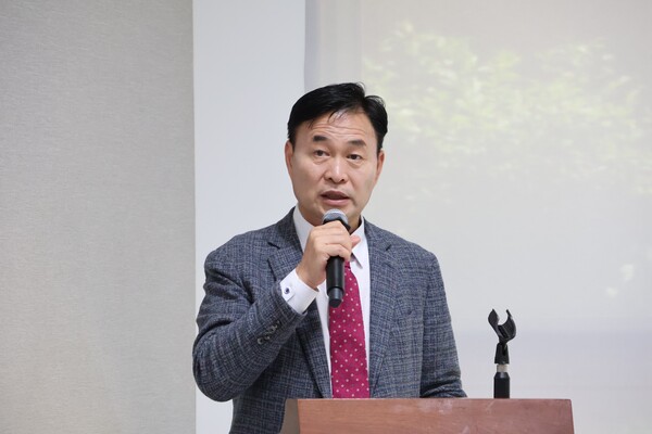 지난 5일 국회 본관 식당에서 월드케이팝센터와 케이컬쳐 진흥원 등과 MOU를 체결하기에 앞서 인사말을 하고 있는 최도권 이사장.