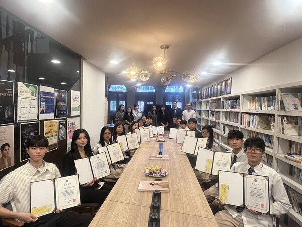 지난 2025년 장학금 수여식. [싱가포르한인회 제공]