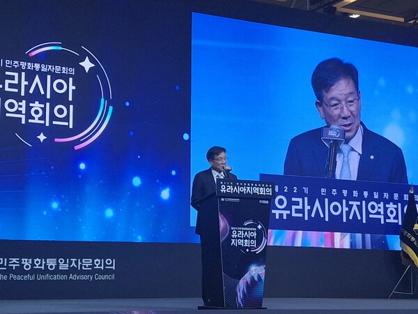 김점배 유럽·중동·아프리카부의장이 인사말을 하는 모습. 