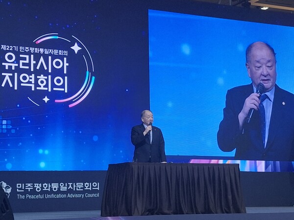 강창일 민주평통 수석부의장이 인사말을 하고 있다.