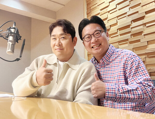 영상의 내레이션을 맡은 문세윤(왼쪽)과 서경덕 교수.