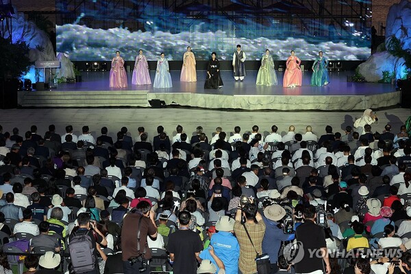 2026 여수세계섬박람회가 개막한 5일 오전 전남광주 여수시 돌산읍 진모지구 주 행사장에서 개막식이 열리고 있다./사진=연합뉴스