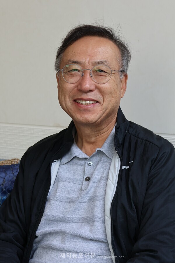 12일 중국 연길에서 본지와 인터뷰 도중 밝은 표정의 이강원 월드옥타 북미주 서부지역 이사장. [연길=황복희 기자] 