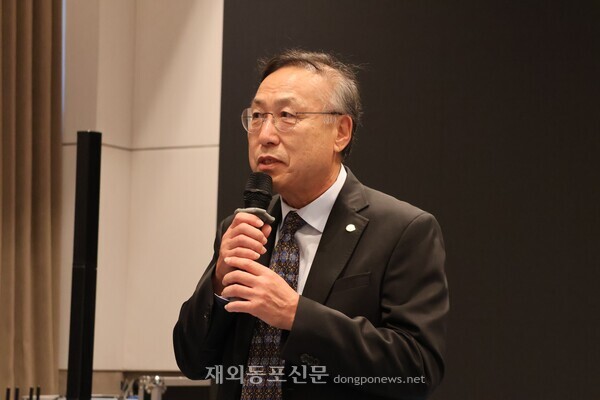 이강원 이사장이 지난 11일 중국 연길에서 열린 월드옥타 중국지역의장단 회의에 참석해 인사말을 하는 모습. [황복희 기자]