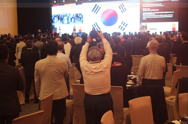 2026 세계한인회장대회 국민의례 장면.[왕길환 기자]