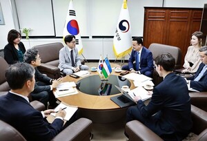 한-<b>우즈베키스탄</b>, 'C5+韓 산업장관회의' 신설 논의…제조AI 중심 협력 확...